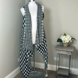 Black & White Houndstooth Sweater Vest – One Size – NWT